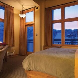 Sunshine Mountain Lodge