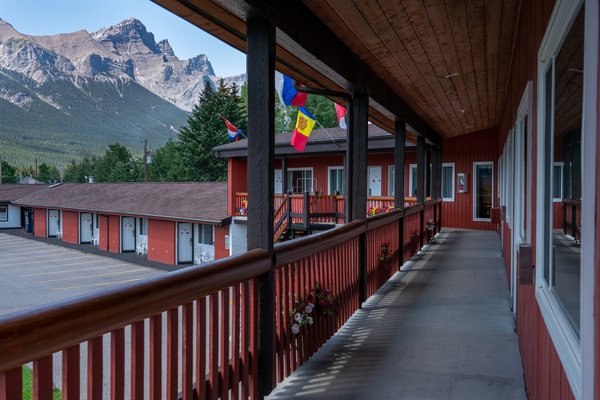 Canmore Rocky Mtn Ski Lodge