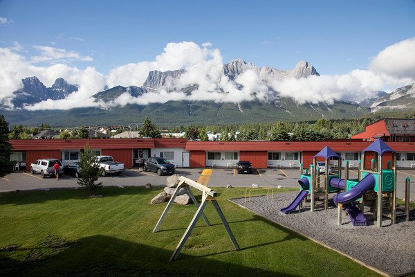 Canmore Rocky Mtn Ski Lodge