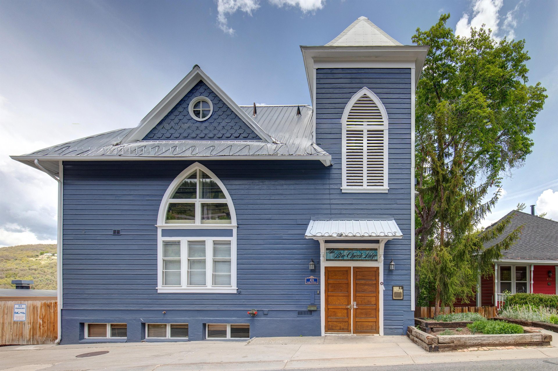 Blue Church Lodge