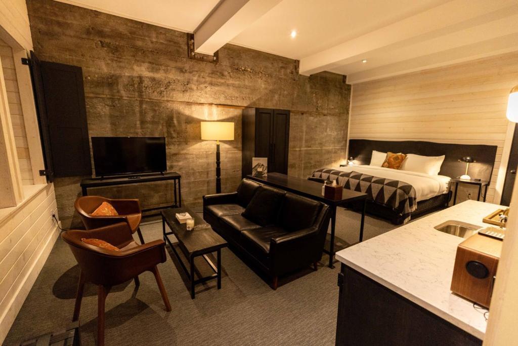 Eleven Revelstoke Lodge