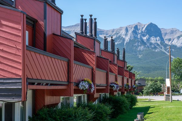 Canmore Rocky Mtn Ski Lodge