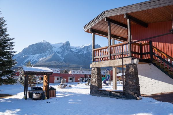 Canmore Rocky Mtn Ski Lodge