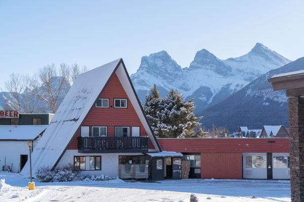 Canmore Rocky Mtn Ski Lodge