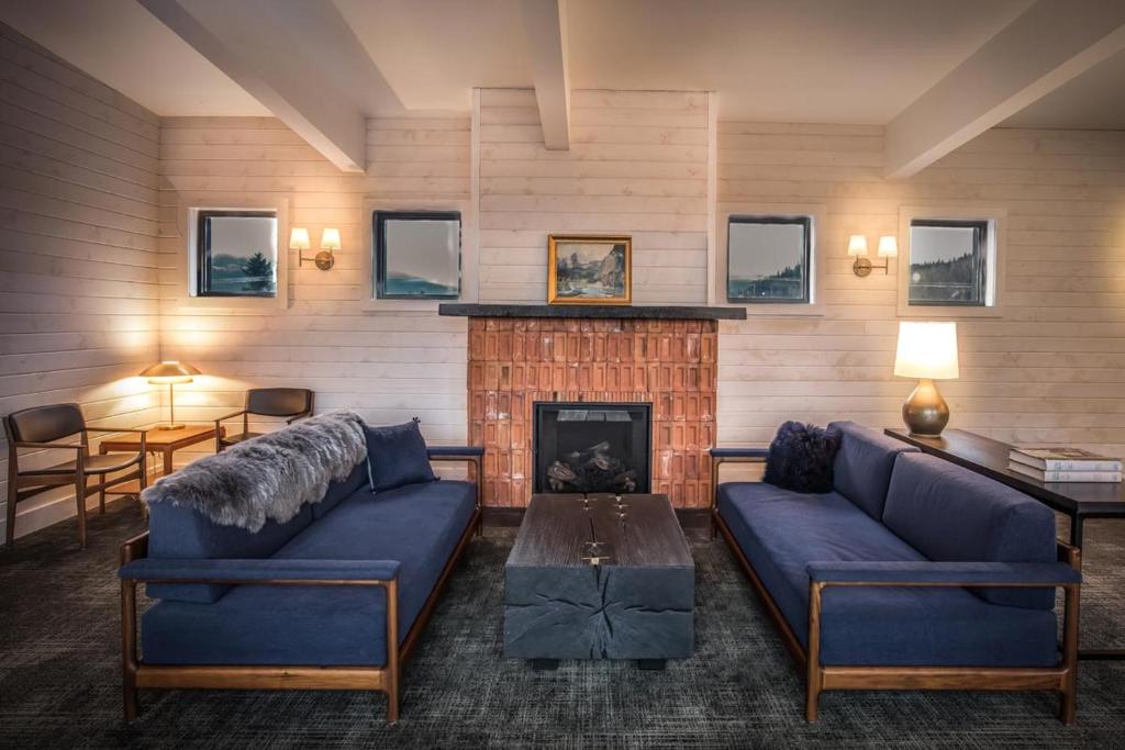 Eleven Revelstoke Lodge