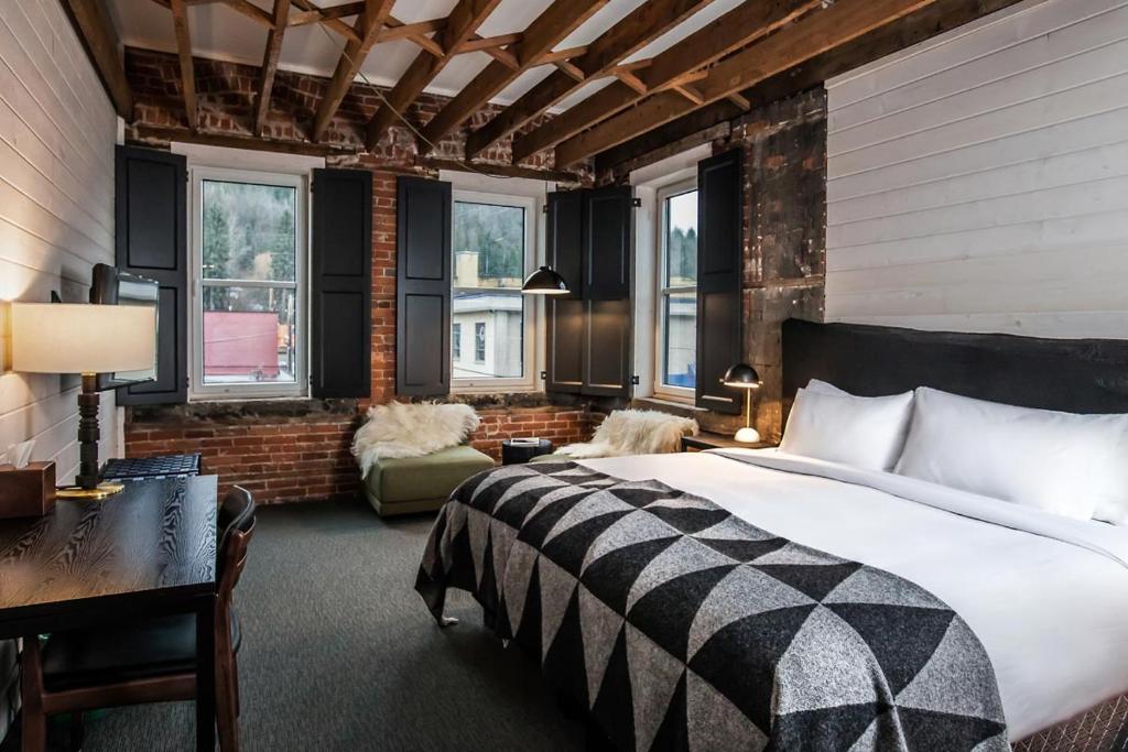 Eleven Revelstoke Lodge