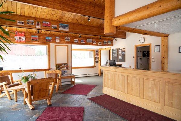 Canmore Rocky Mtn Ski Lodge