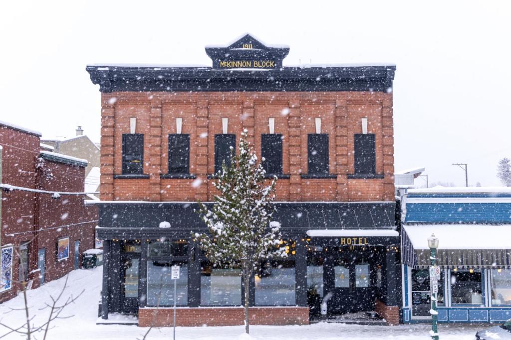 Eleven Revelstoke Lodge