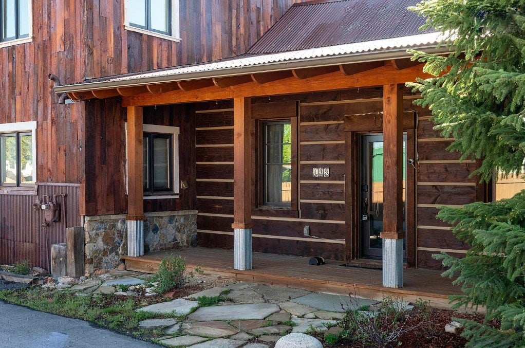 133 Eisenhower Cabin