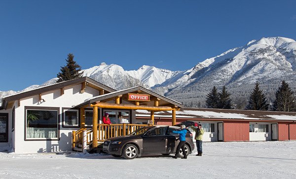 Canmore Rocky Mtn Ski Lodge