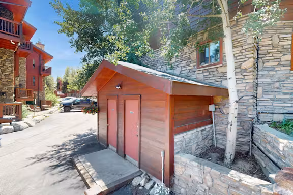 Pine Ridge Condominiums