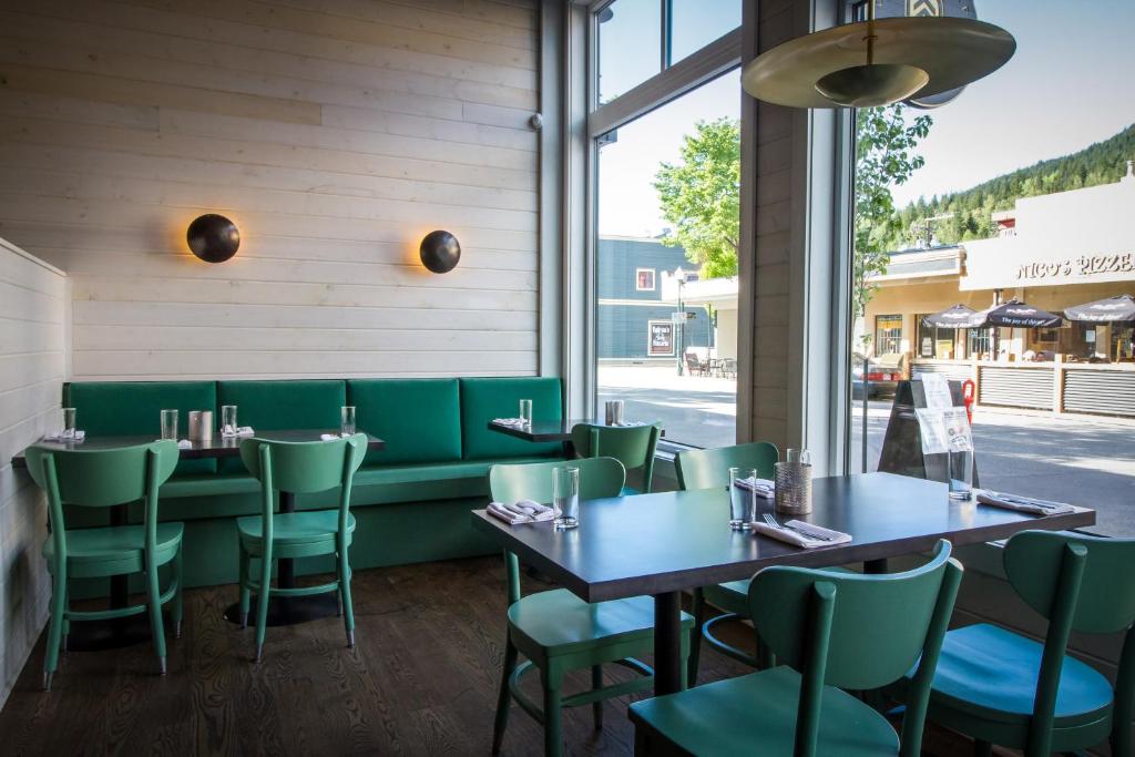 Eleven Revelstoke Lodge