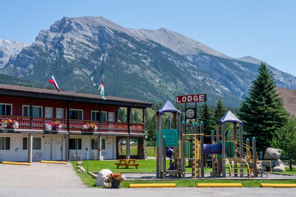Canmore Rocky Mtn Ski Lodge