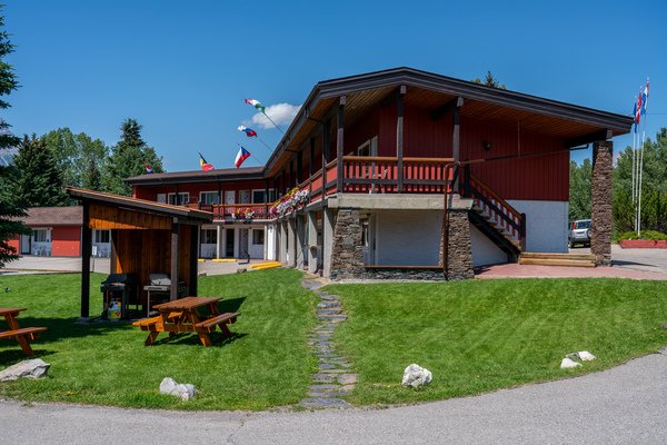 Canmore Rocky Mtn Ski Lodge