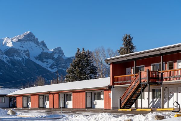 Canmore Rocky Mtn Ski Lodge