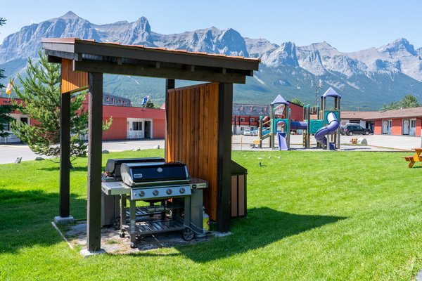 Canmore Rocky Mtn Ski Lodge