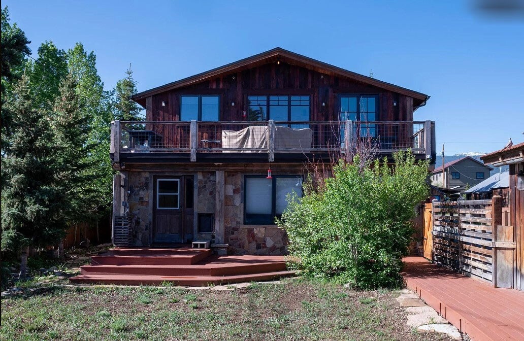 133 Eisenhower Cabin