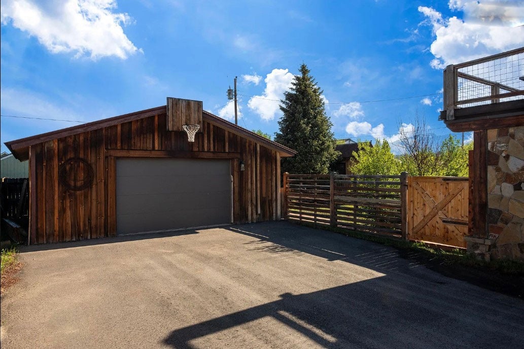 133 Eisenhower Cabin
