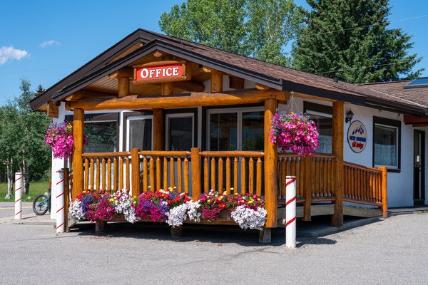 Canmore Rocky Mtn Ski Lodge