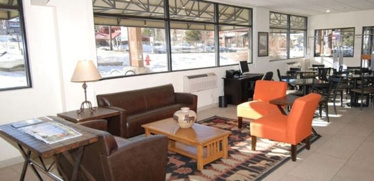 Best Western Alpenglo Lodge - 