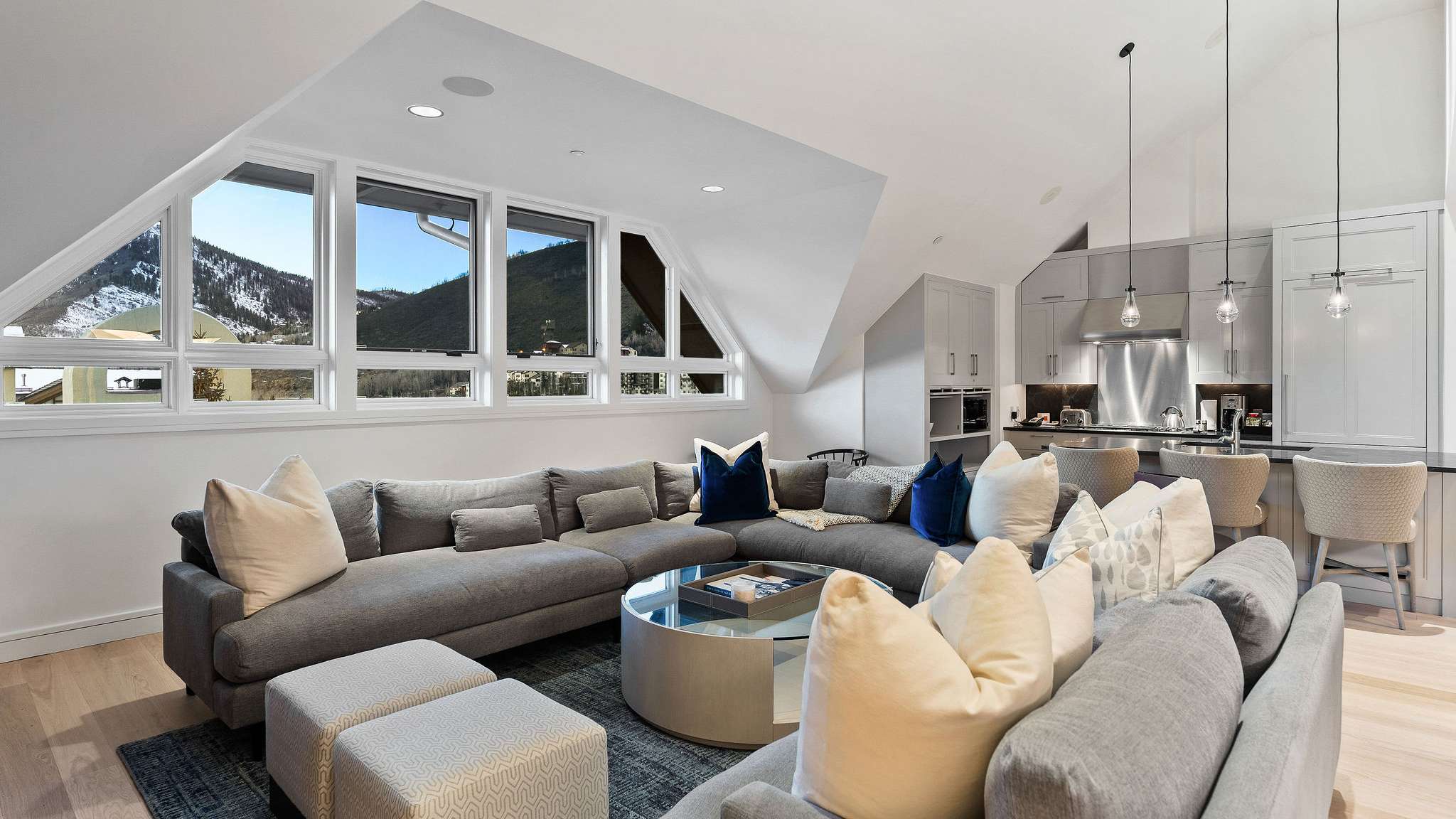 Luxurious Solaris Penthouse