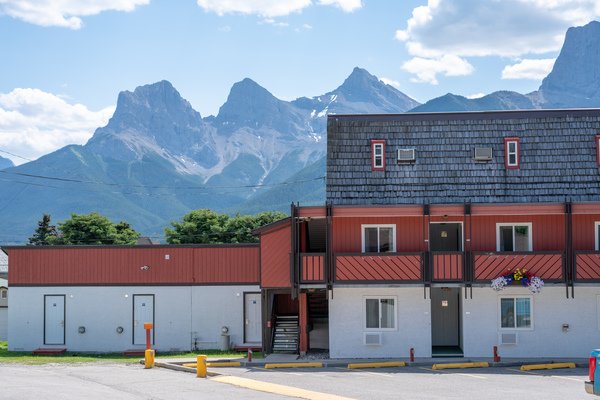 Canmore Rocky Mtn Ski Lodge